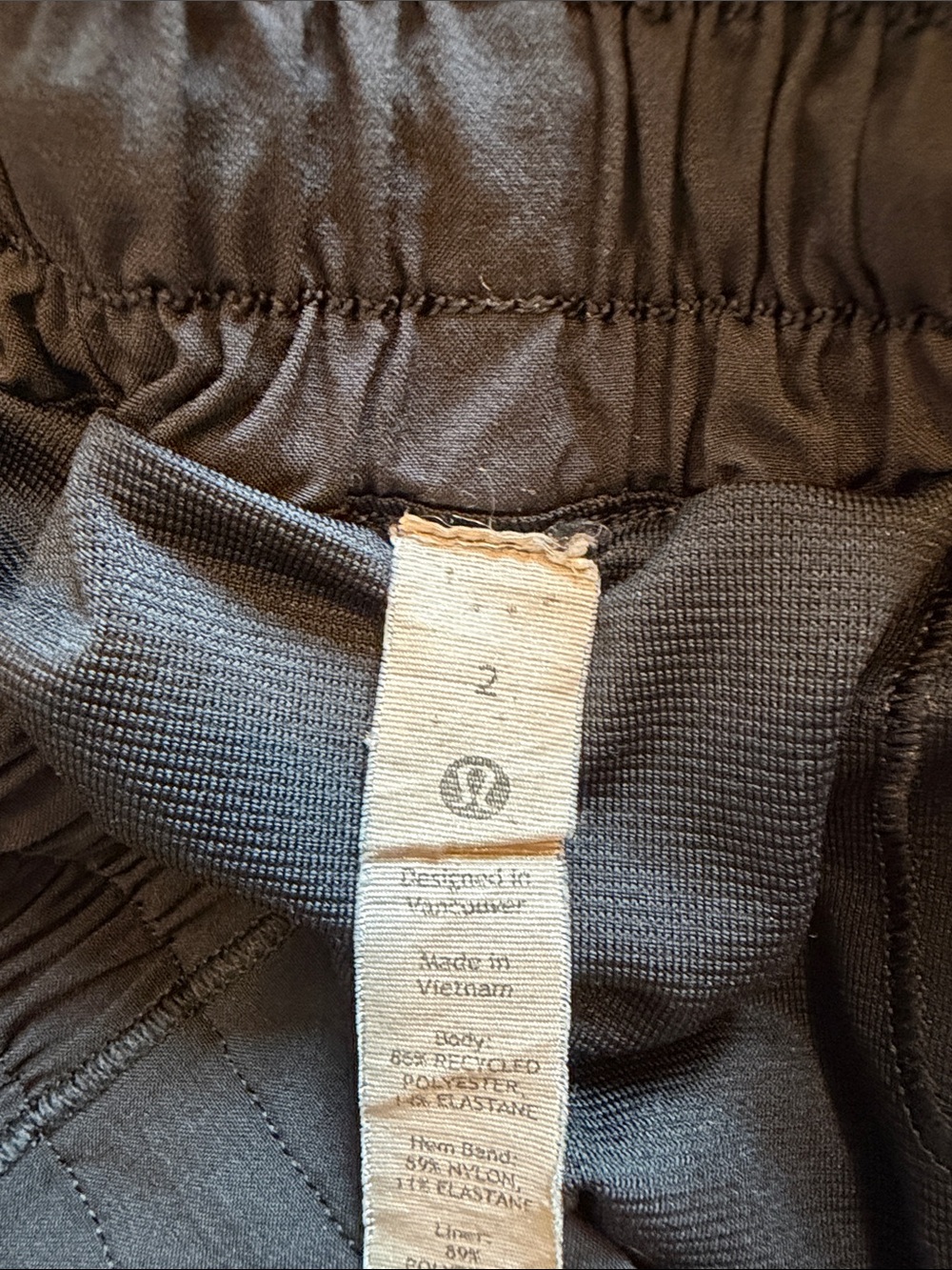 Lululemon Hotty Hot Low Rise 2.5” Shorts - Picture 4 of 4